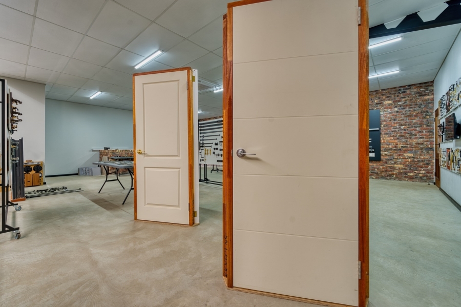 To Let commercial Property for Rent in De Zoete Inval Western Cape